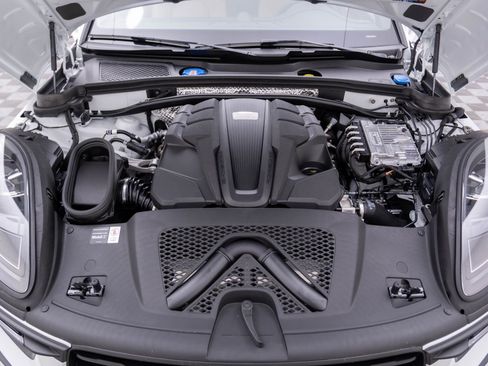 New 2026 Porsche Macan S image 27