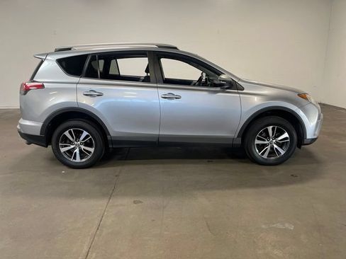 Used 2016 Toyota RAV4 XLE FWD image 2