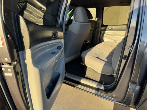 Used 2015 Toyota Tacoma PreRunner w/ SR5 Package RWD image 14