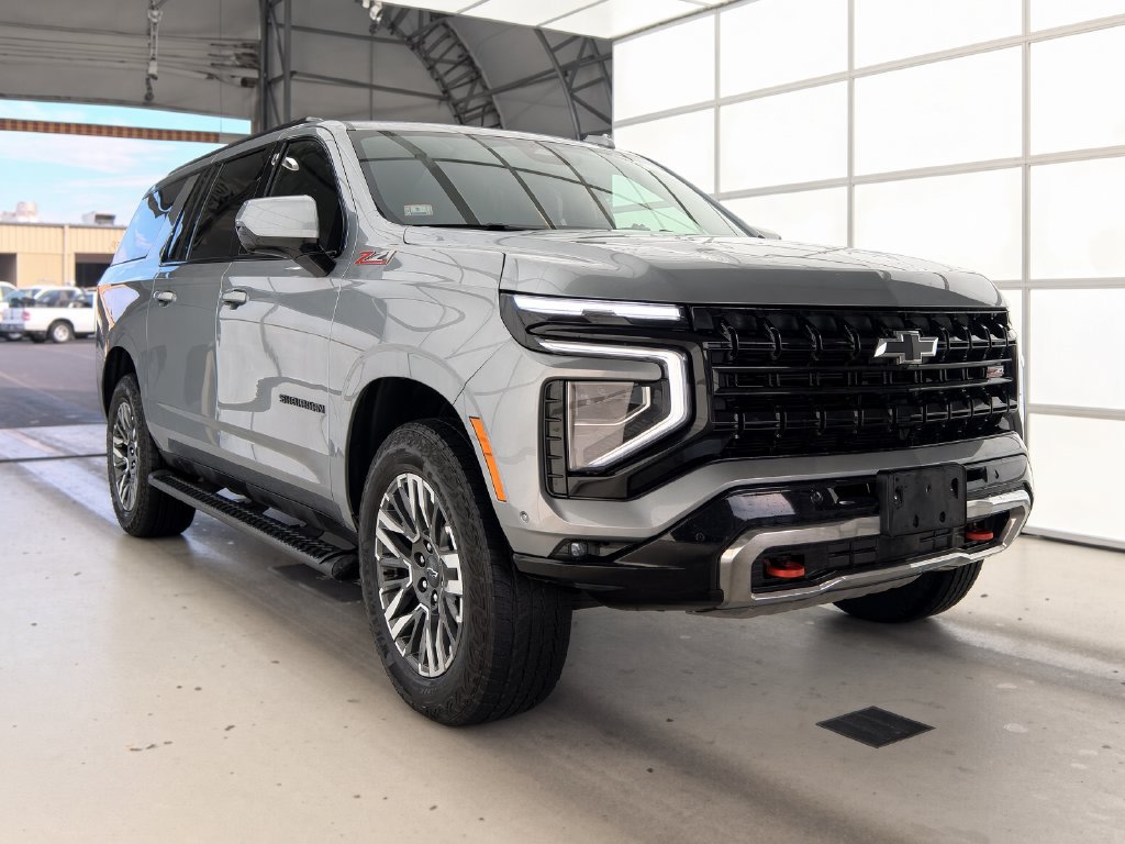 Used 2025 Chevrolet Suburban Z71 AWD/4WD image 2