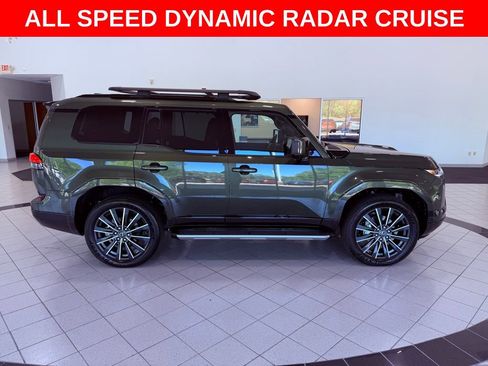 Used 2025 Lexus GX 550 w/ Accessory Package (2T) image 9