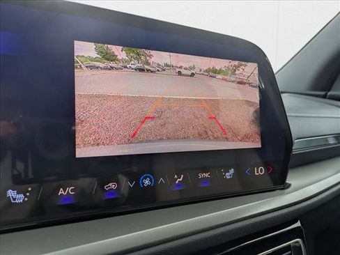 New 2025 Chevrolet Traverse LT image 12