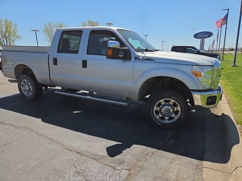 Used 2014 Ford F250 XLT w/ XLT Premium Package AWD/4WD image 8