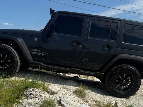 Used 2017 Jeep Wrangler Unlimited Sport AWD/4WD image 3