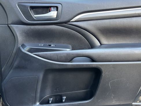 Used 2019 Toyota Highlander AWD V6 image 9