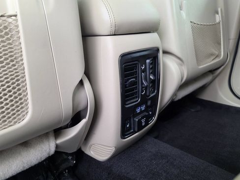 Used 2018 Jeep Grand Cherokee Limited w/ Luxury Group II AWD/4WD image 38