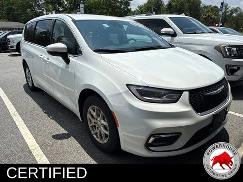 Used 2023 Chrysler Pacifica Touring-L FWD image 4
