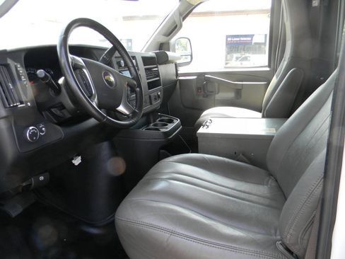 Used 2019 Chevrolet Express 3500 Extended w/ Driver Convenience Package RWD image 9