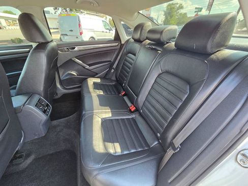 Used 2017 Volkswagen Passat 1.8T SEL Premium FWD image 15