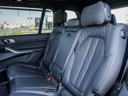 Used 2023 BMW X7 M60i image 21