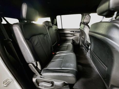 Used 2024 Jeep Wagoneer Series II w/ Flexible Seating Group RWD image 27