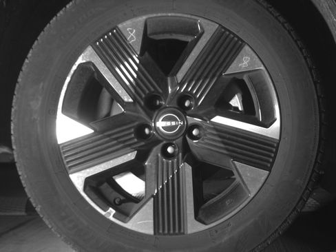 Used 2025 Nissan Kicks SV image 13