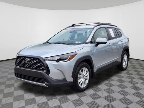 Used 2023 Toyota Corolla Cross LE w/ Moonroof Package AWD/4WD image 2