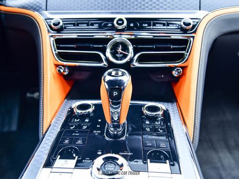 Used 2024 Bentley Flying Spur W12 image 33