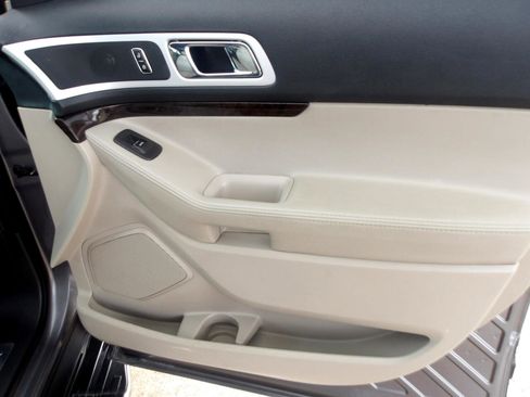 Used 2013 Ford Explorer Limited image 9