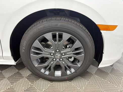 New 2026 Honda Odyssey Touring image 14