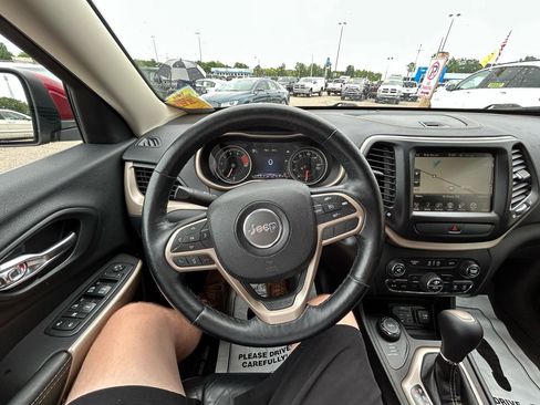 Used 2017 Jeep Cherokee Limited AWD/4WD image 32