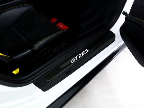 Used 2018 Porsche 911 GT2 RS w/ Weissach Package RWD image 22