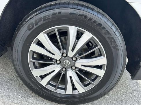Used 2017 Nissan Pathfinder SV FWD image 10