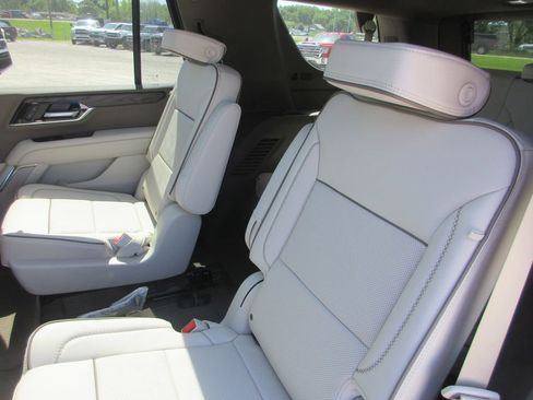 New 2026 GMC Yukon Denali w/ Denali Reserve Package AWD/4WD image 12
