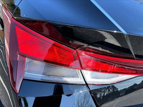 Used 2023 Hyundai Elantra SEL image 27