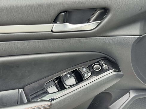 Used 2024 Nissan Altima 2.5 SR image 17
