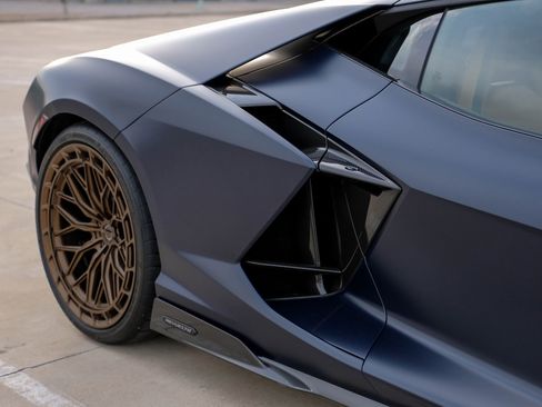 Used 2025 Lamborghini Revuelto image 50