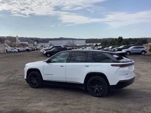 Used 2024 Jeep Wagoneer Launch Edition image 8