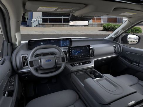 New 2025 Ford Expedition Active image 9