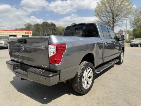 Used 2017 Nissan Titan SV image 6