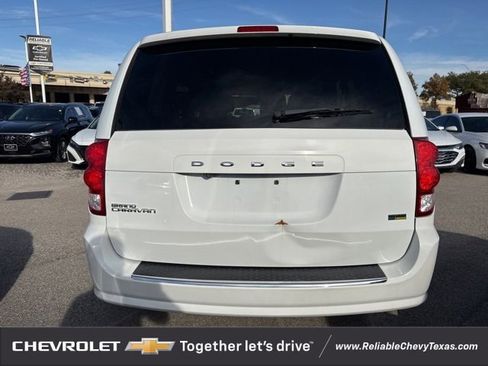 Used 2018 Dodge Grand Caravan SE w/ UConnect Hands-Free Group image 7