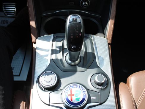 Used 2019 Alfa Romeo Stelvio Ti Sport w/ Quick Order Package 22S Sport AWD/4WD image 23