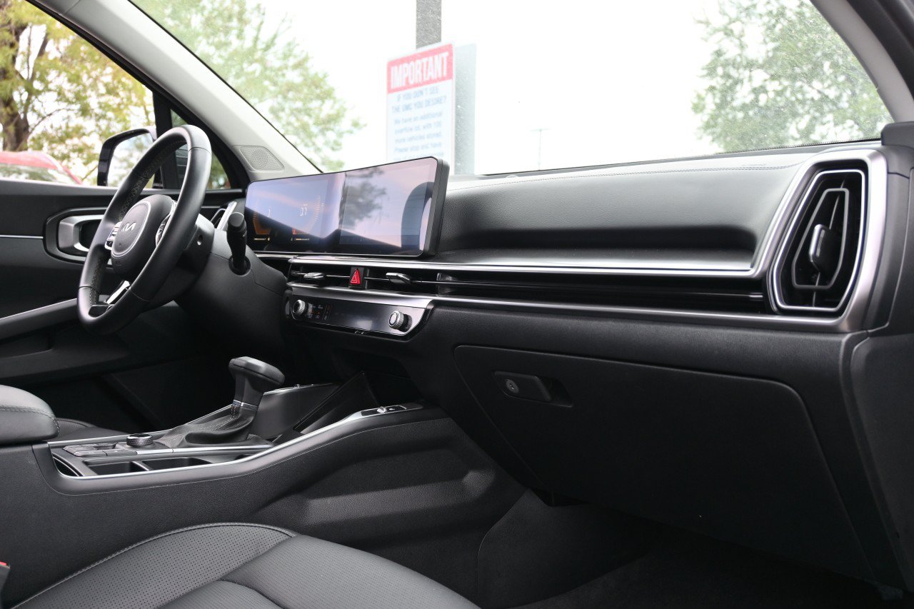 Used 2025 Kia Sorento S AWD/4WD image 26