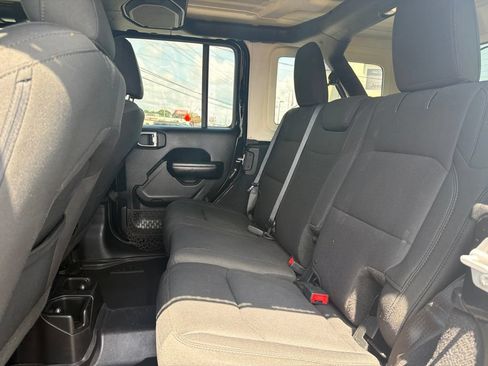 Used 2018 Jeep Wrangler Unlimited Sport AWD/4WD image 16