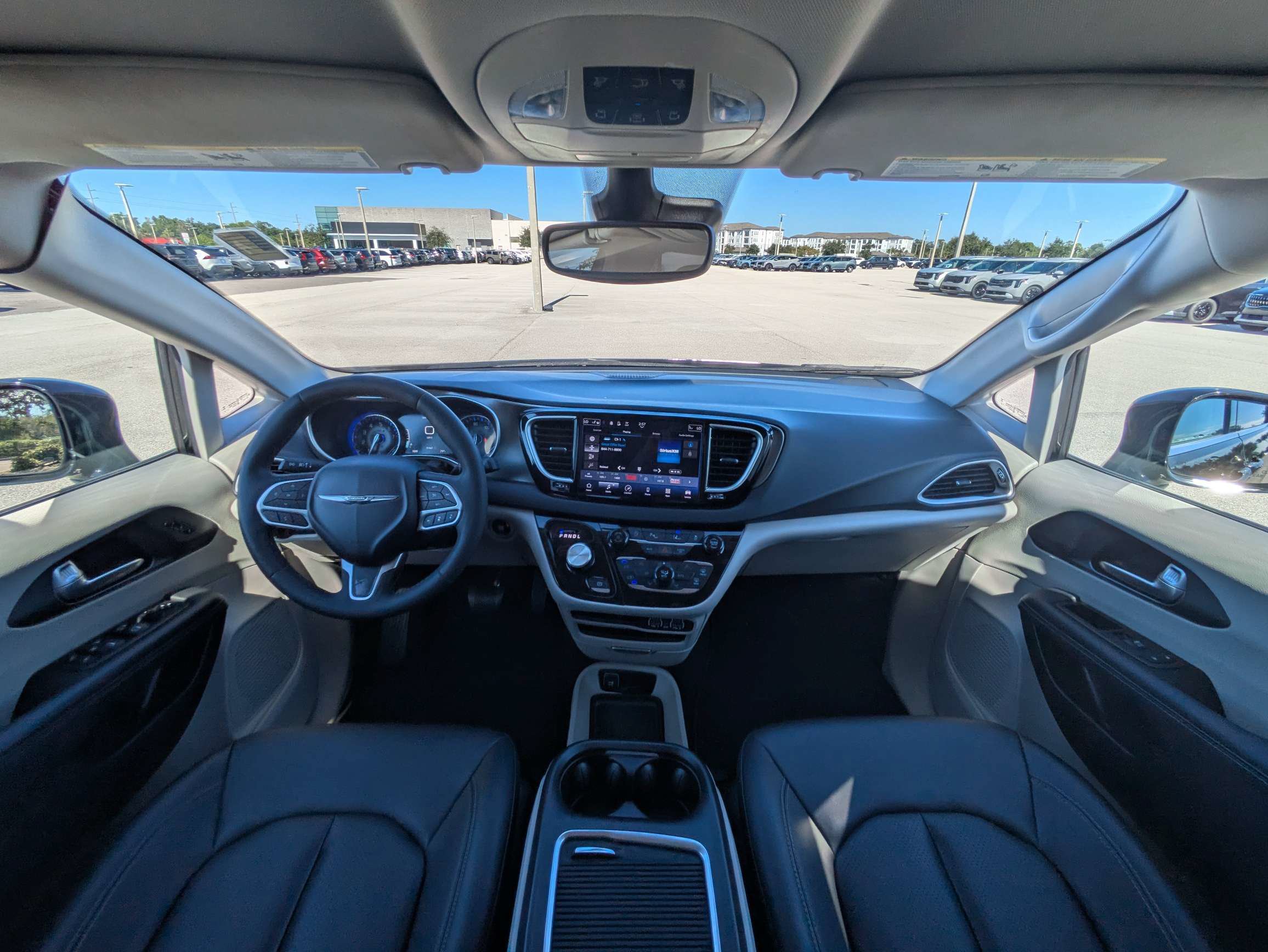 Used 2024 Chrysler Pacifica Touring-L FWD image 32