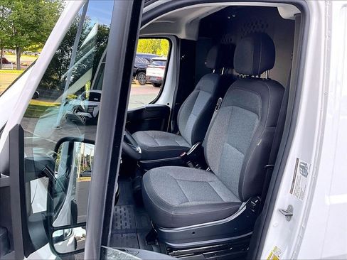 Used 2025 RAM ProMaster 2500 w/ U-Haul Equipment Group FWD image 10
