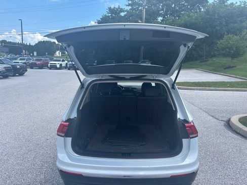 Used 2018 Volkswagen Tiguan SE w/ Panoramic Sunroof Package AWD/4WD image 8