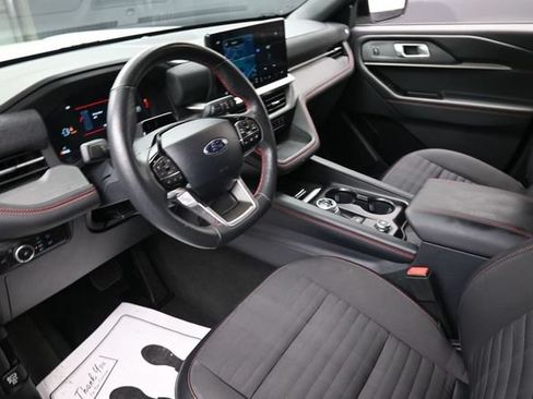 Used 2025 Ford Explorer ST-Line w/ ST-Line Street Pack AWD/4WD image 18