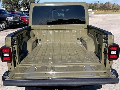 Used 2025 Jeep Gladiator Mojave image 38