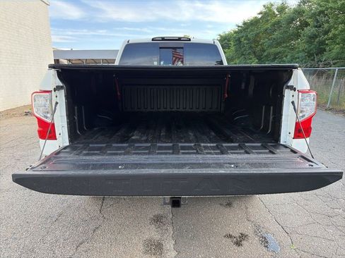 Used 2017 Nissan Titan SV AWD/4WD image 18