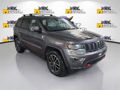 Used 2018 Jeep Grand Cherokee Trailhawk w/ Trailhawk Luxury Group image 3
