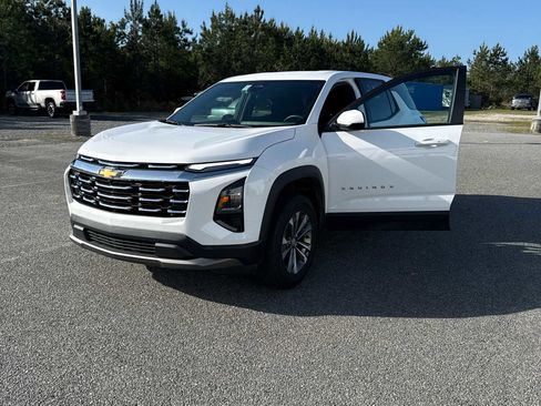 Used 2025 Chevrolet Equinox LT image 1