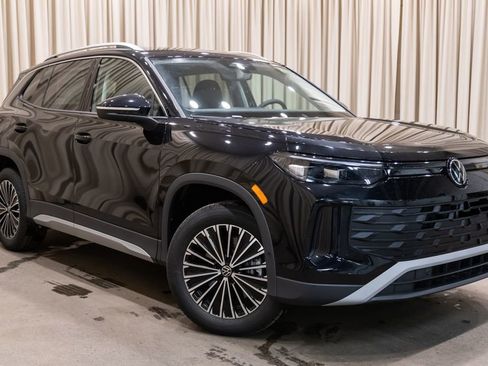 New 2026 Volkswagen Tiguan S image 2