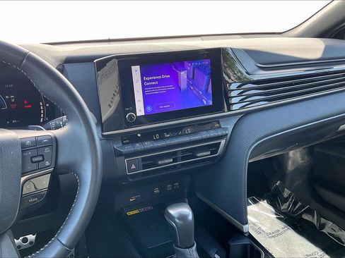 Used 2025 Toyota Camry SE FWD image 7