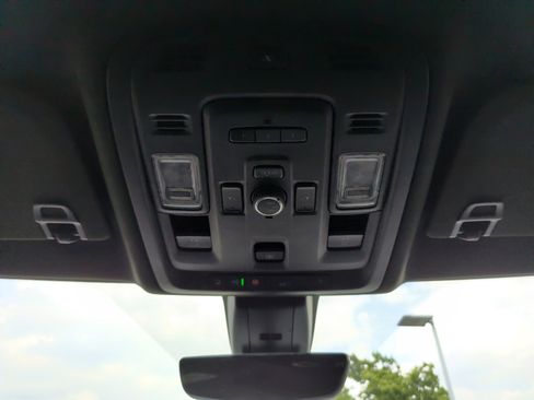 Used 2021 GMC Yukon Denali w/ Denali Premium Package image 32