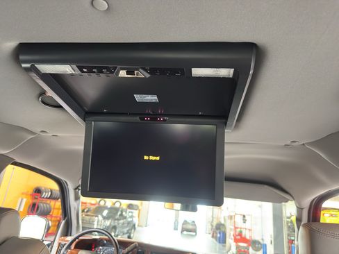 Used 2023 GMC Savana 2500 RWD image 16
