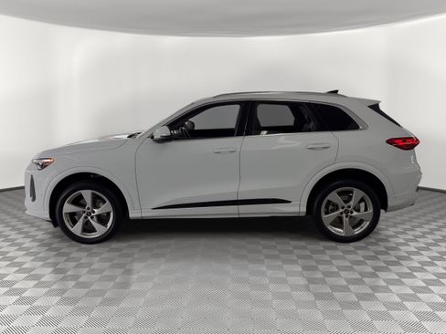 Used 2025 Audi Q5 Premium Plus w/ Premium Plus AWD/4WD image 2