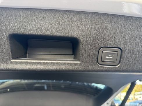 New 2026 GMC Acadia Elevation image 30