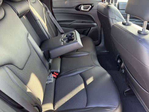 New 2026 Jeep Compass Latitude image 9