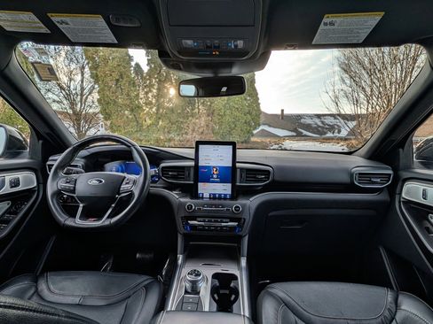 Used 2020 Ford Explorer ST w/ Premium Technology Package image 12